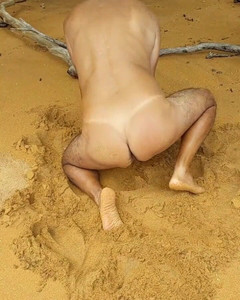 Ladysilvas: Ladysilva si mostra nuda in spiaggia