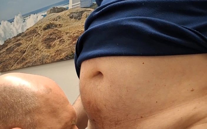 Dexterxxlfun: Il nonno viene spompinato. Papà succhia il cazzo del nonno