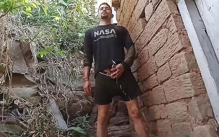 Gangbang straight: Desnudo chico indio al aire libre 5
