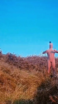Nudità sul sentiero costiero