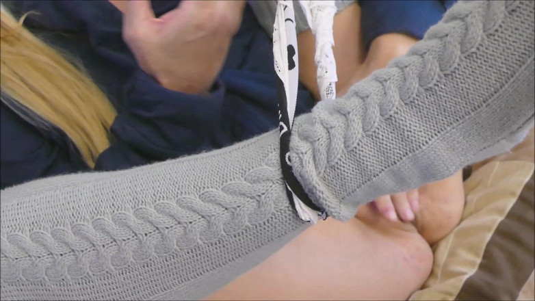 Natalie K: Стогнучий оргазм, мастурбує, гра в пизду і нюхання трусиків, пестощі пальцями крупним планом