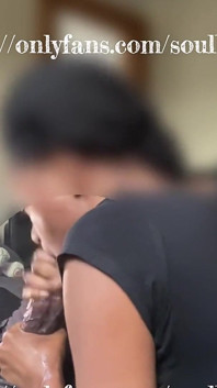 Membuatkannya duduk semasa saya menghisap air maninya dengan cepat