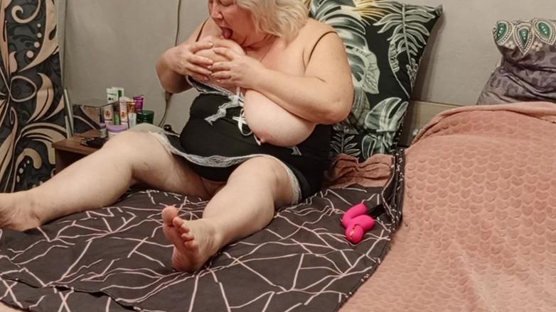 Zona901: Styvmors fitta vill ha en stor kuk