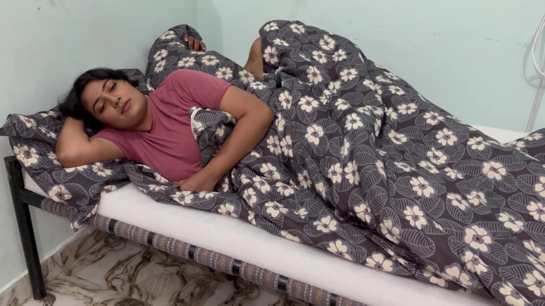 Hotty_ragini: Adik tiri besar marah dengan saya, kami berkongsi katil bujang,...