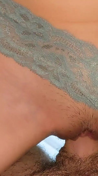 Můj nevlastní táta stříká na moji kundičku - video skutečné kompilace!