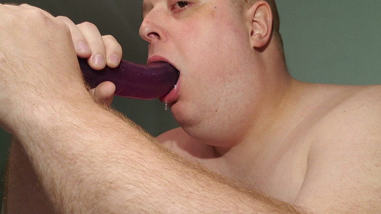 Charlieboy69: Derin gırtlak dildo