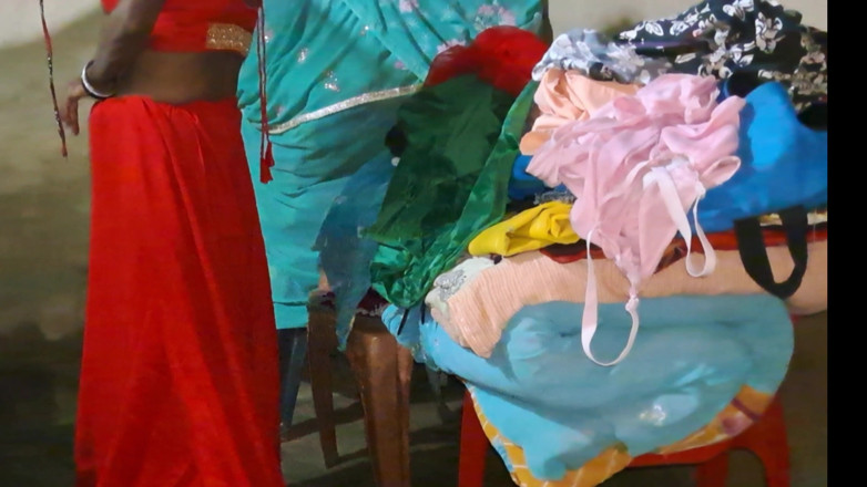 Trilokinath: Bihari Village Bhabhi Dress Change in Home