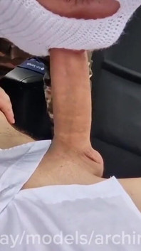 Yaoi Hentai studentin mit einem großen schwanz reitet Papis schwanz am straßenrand!