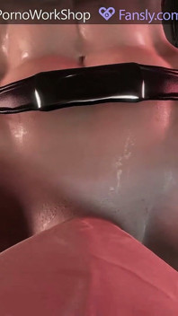 Ein asiatisches futanari in einem Leder-BDSM-Anzug fickt eine schöne asiatische Frau in den mund und kommt auf ihr gesicht.