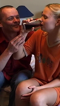 Geile Blondine Hart Gefingert Und Dann Tief Für Creampie Gefickt
