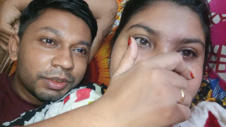 Desivideo: देसी भाभी अपने पति के साथ मस्ती कर रही है 2025