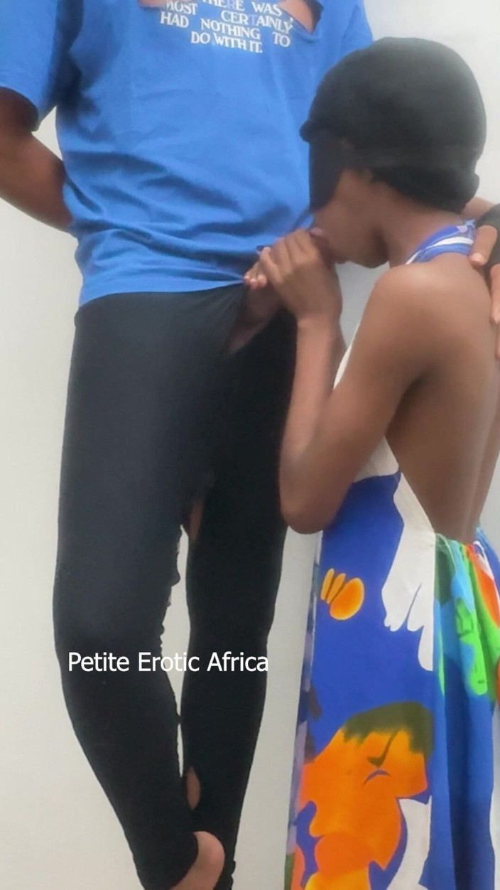 Petite Erotic Africa: Troppo stretto per entrare