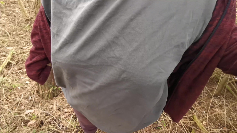 Bouncy Tits Action: Tetas desnudas y retorciéndose el pezón