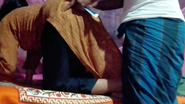 Deshi women: Деревенская девушка дези Tasneem, первый болезненный секс в позе раком