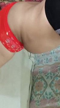 Mama erotică sexy Sara dansând în transă, filmare făcută acasă