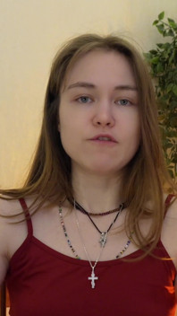 Keira Stone! Welkom bij Seksuele Voorlichting. Ik leer je seks en draai de binnenkant uit