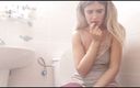 Erotic Tanya: Plus de péter dans les toilettes