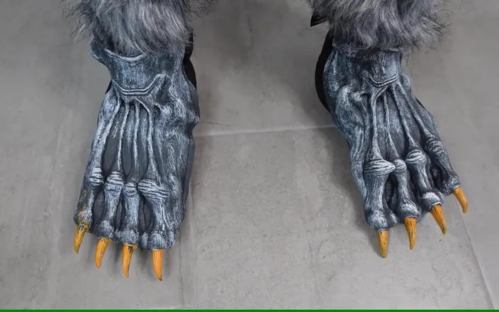 Deanna deadly: Werewolf Transformation on the Sanguine Moon