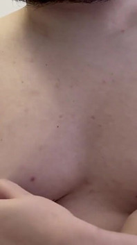 Les seins jouent tellement bien