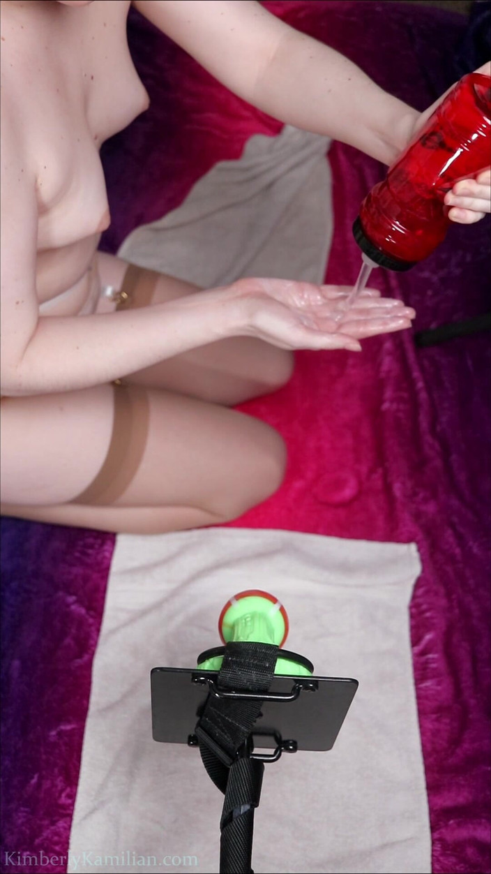 KimberlyKamilian: Gapend in mijn kont