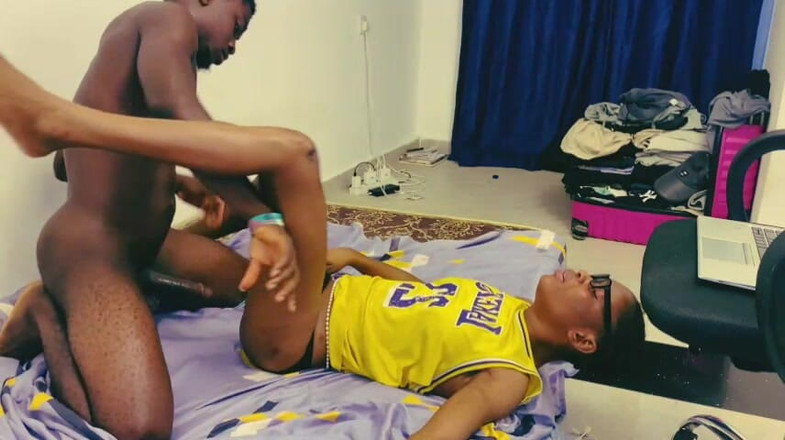 Xxx69bang: 親友の勃起したチンコが欲しくない