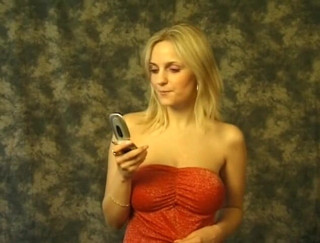 Flash Model Amateurs: Sexy blonde chick loves showing her huge boobs