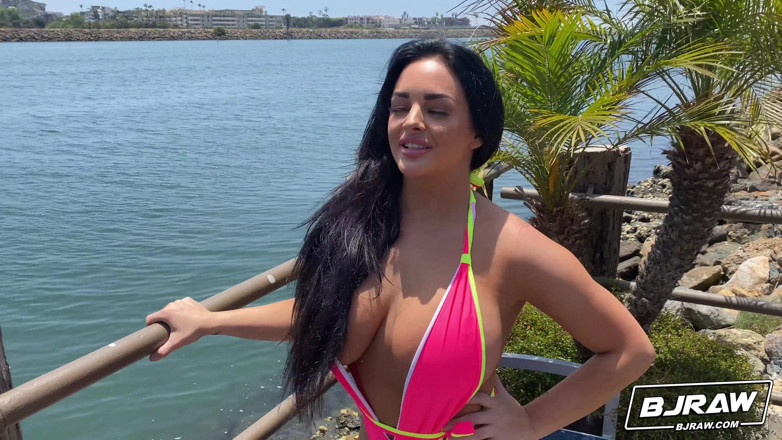 BJ Raw: Jessica Annelle lascia che tutto si regga