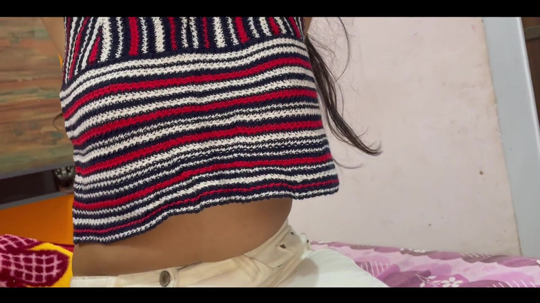 Indian Senu: Köylü kız erkek arkadaşını aldatıyor ve pansiyonda sikişiyor