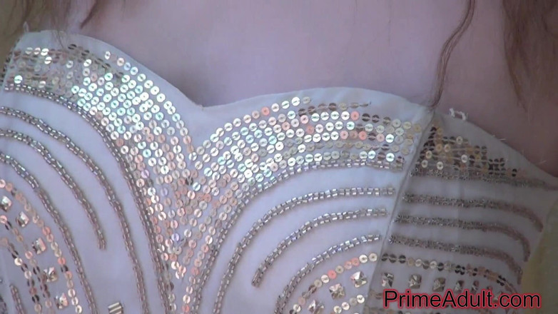 PrimeAdult: Người mẫu gầy Barbie thích dành thời gian với chính...