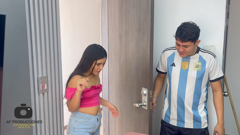 JazminPalvin: 그녀의 후장을 따먹고 사정할려고 구실로 숙박을 해달라고 부탁하는 불충실한 이웃.