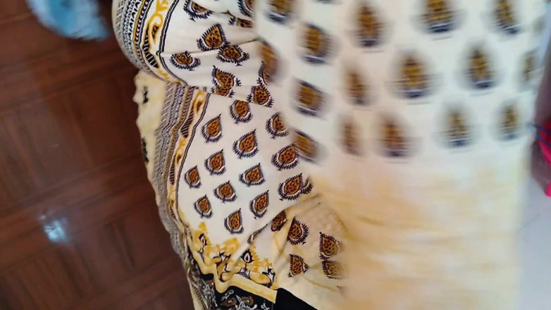 Aria Mia: 彼女の義理の息子が大きなお尻のディーパリ叔母と仕掛けたスキャンダル