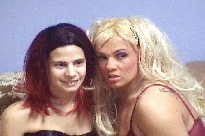 Radical Lesbian: Sıska kız ateşli lezbiyen sexxx yapıyor - amatör lezbo