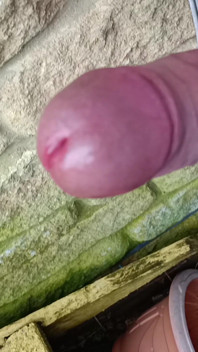 Ateşli dilf büyük mantar kafa yarak yakın çekim açık havada mastürbasyon yapıyor ve boşalıyor - rockard daddy
