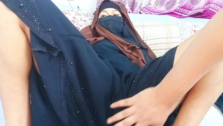 Riya Chowdhury: Bini ekspatriat menghilangkan pemudanya dengan saya