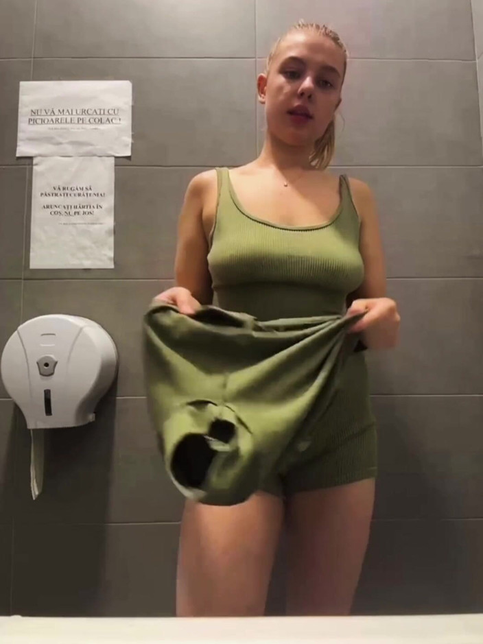 JuiceLussie: Ragazza popolare Tiktok Squirta molto in pubblico