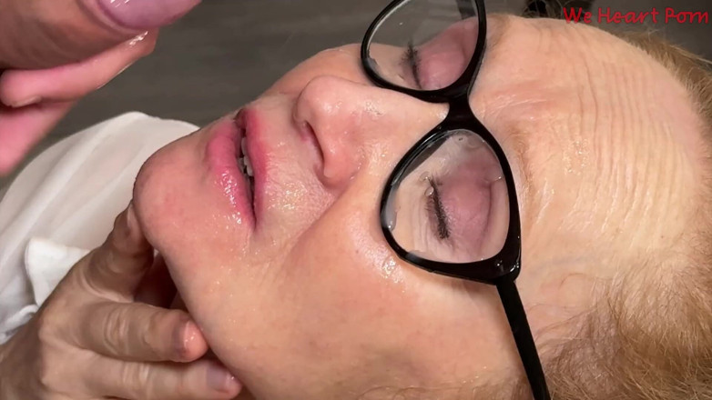 We heart Pron: GILF miang di pejabat dikongkek jantan dan dipancut muka