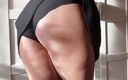 Lux Eva: Madrastra sexy en minifalda se masturba cremoso coño