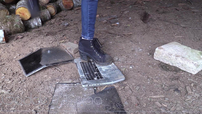 Kyaa Chimera: Poražený Laptop Crush - vlastní video