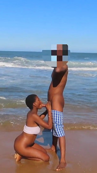 Strand-blowjob