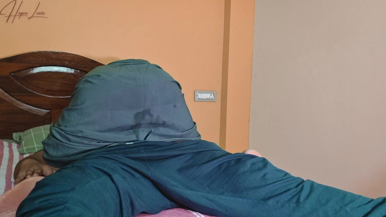 Hope Love: Hete milf vrouw met dikke kont gaat vreemd.
