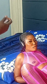 Pembe külotlu çoraplı kötü kaltak büyük yarağa biniyor