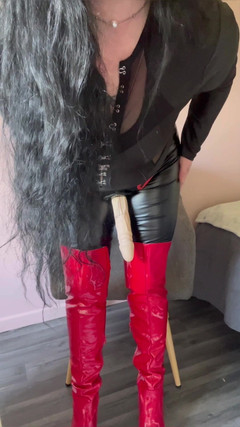 Maitresse Clara: Saya mencuci otak awak