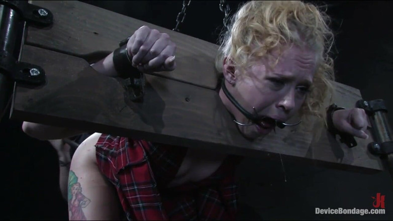 Device Bondage by Kink: Lanțuri și bastoane
