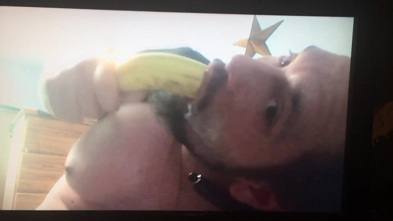 King Of Crossdress: Throating bannana baby