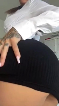 Secrétaire sexy cosplay - masturbation habillée en secrétaire - Susy Gala