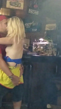 Viejo Aburrido Y Rubia Cachonda