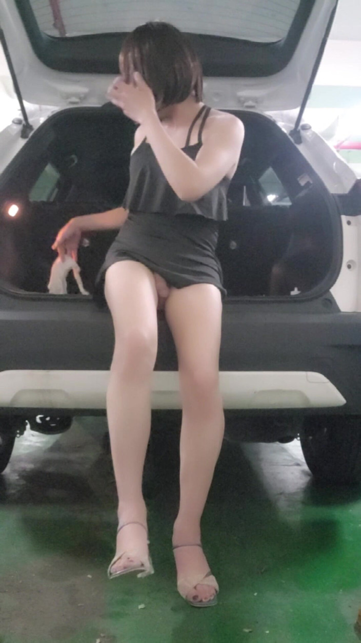 Taiwancdgirl: 在停车场自慰，和射液。