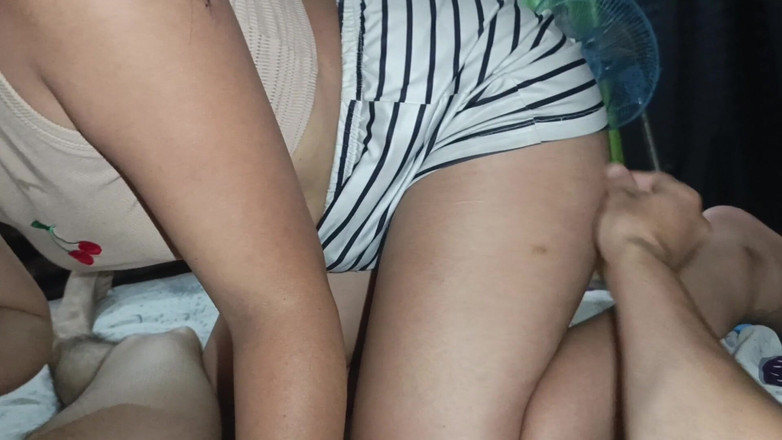 Artemisa74: Frumoasa mea mamă vitregă latino îmi oferă o muie uimitoare și apoi...