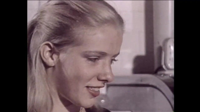 Vintage Usa: Vintaj bertiga untuk awek blonde muda dengan pepek berbulu dikongkek...