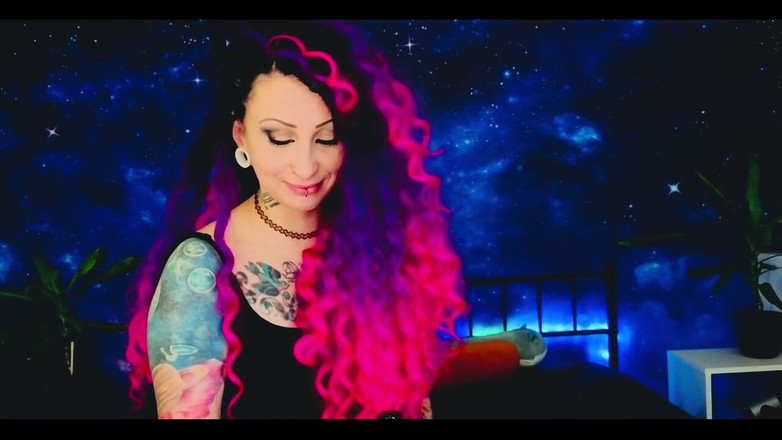 Marta Katze: Momen meow dari streaming ulang tahunku